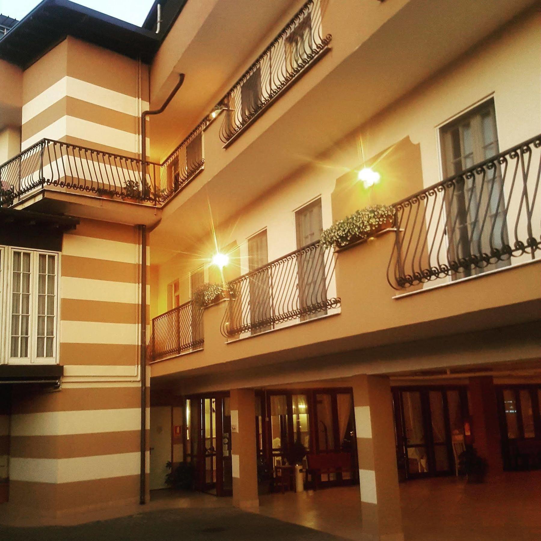 Hotel Trotter Leno Ngoại thất bức ảnh